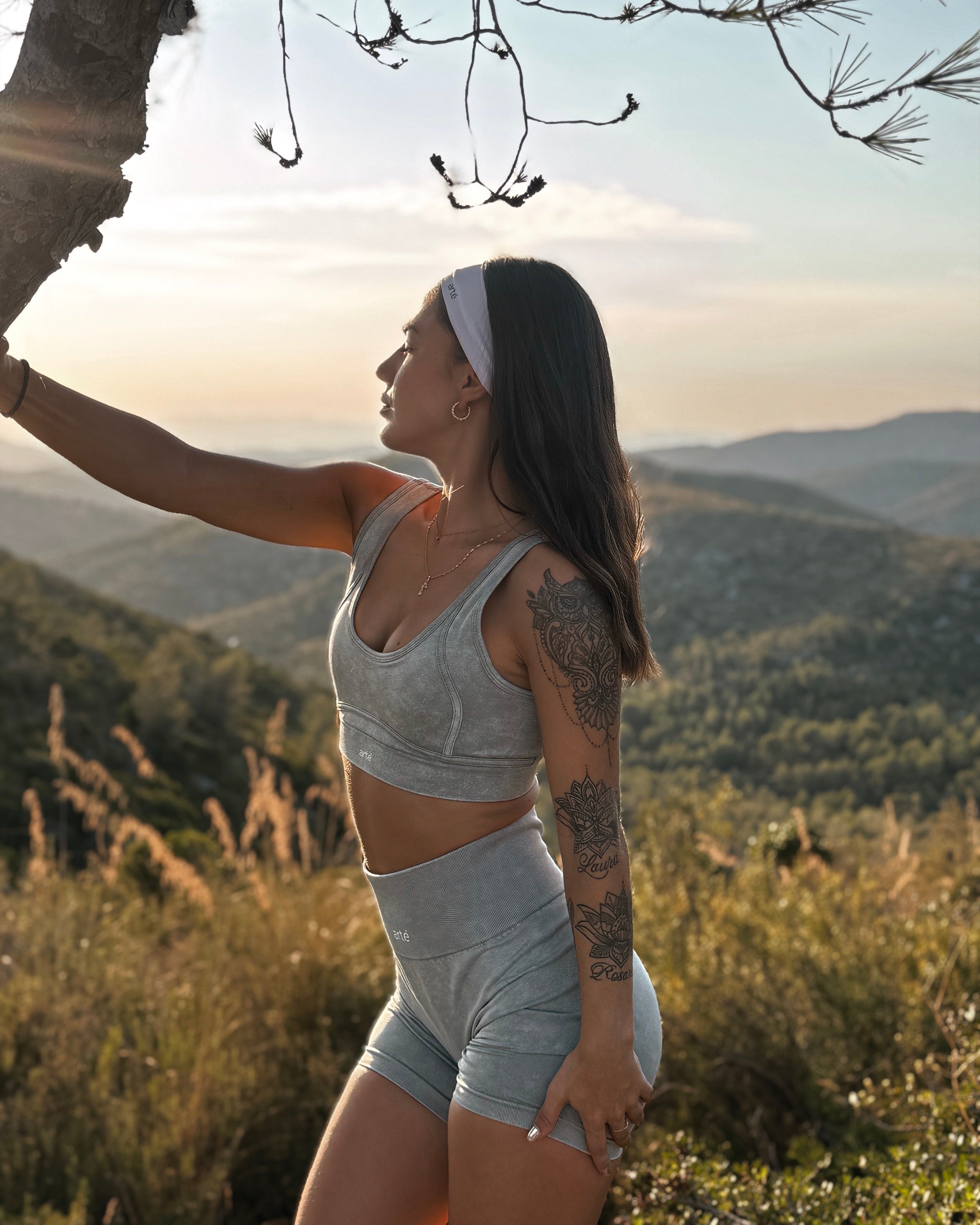 Conjunto Deportivo Verde – Top de Tirantes + Short Fruncido Push-Up