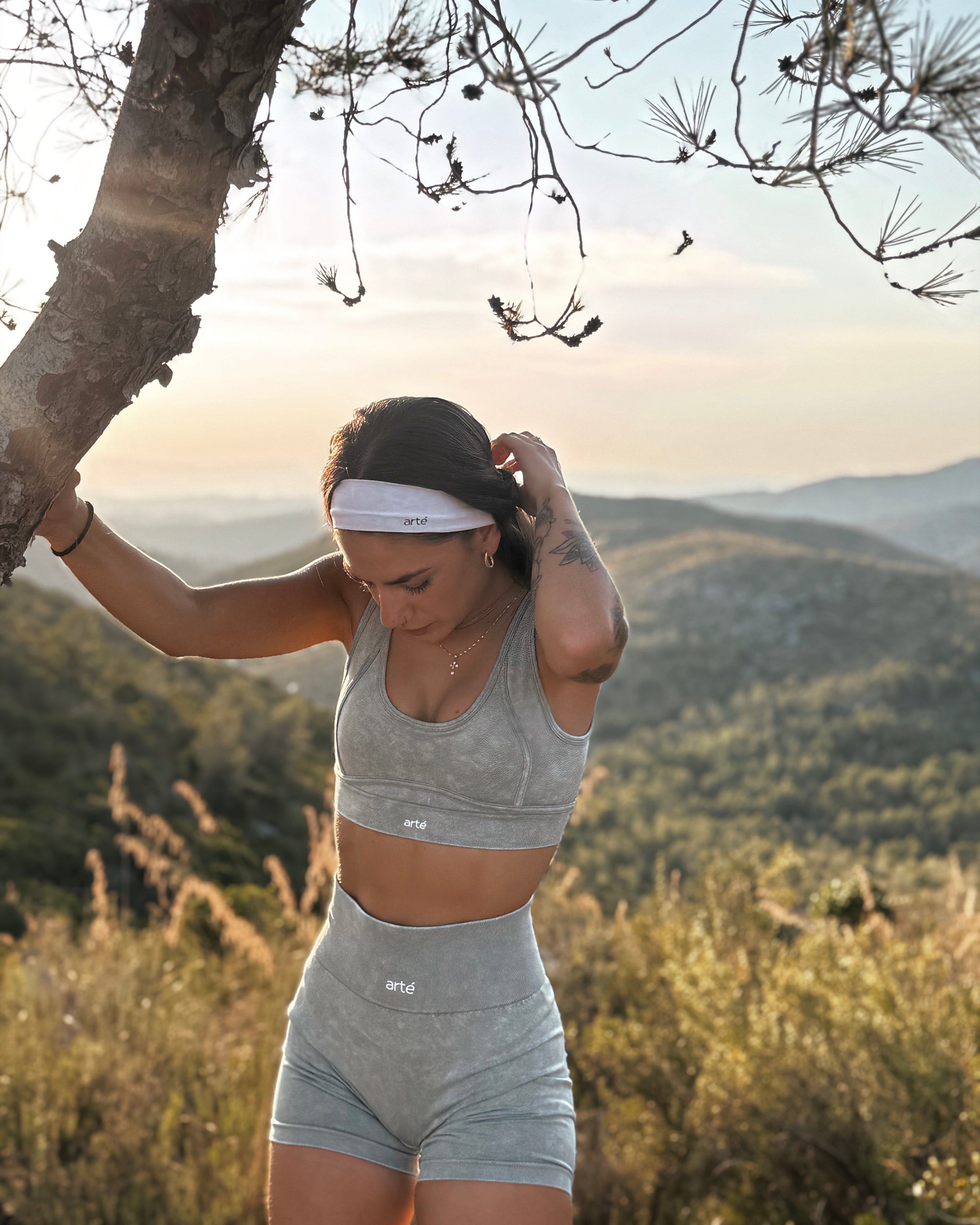 Conjunto Deportivo Verde – Top de Tirantes + Short Fruncido Push-Up