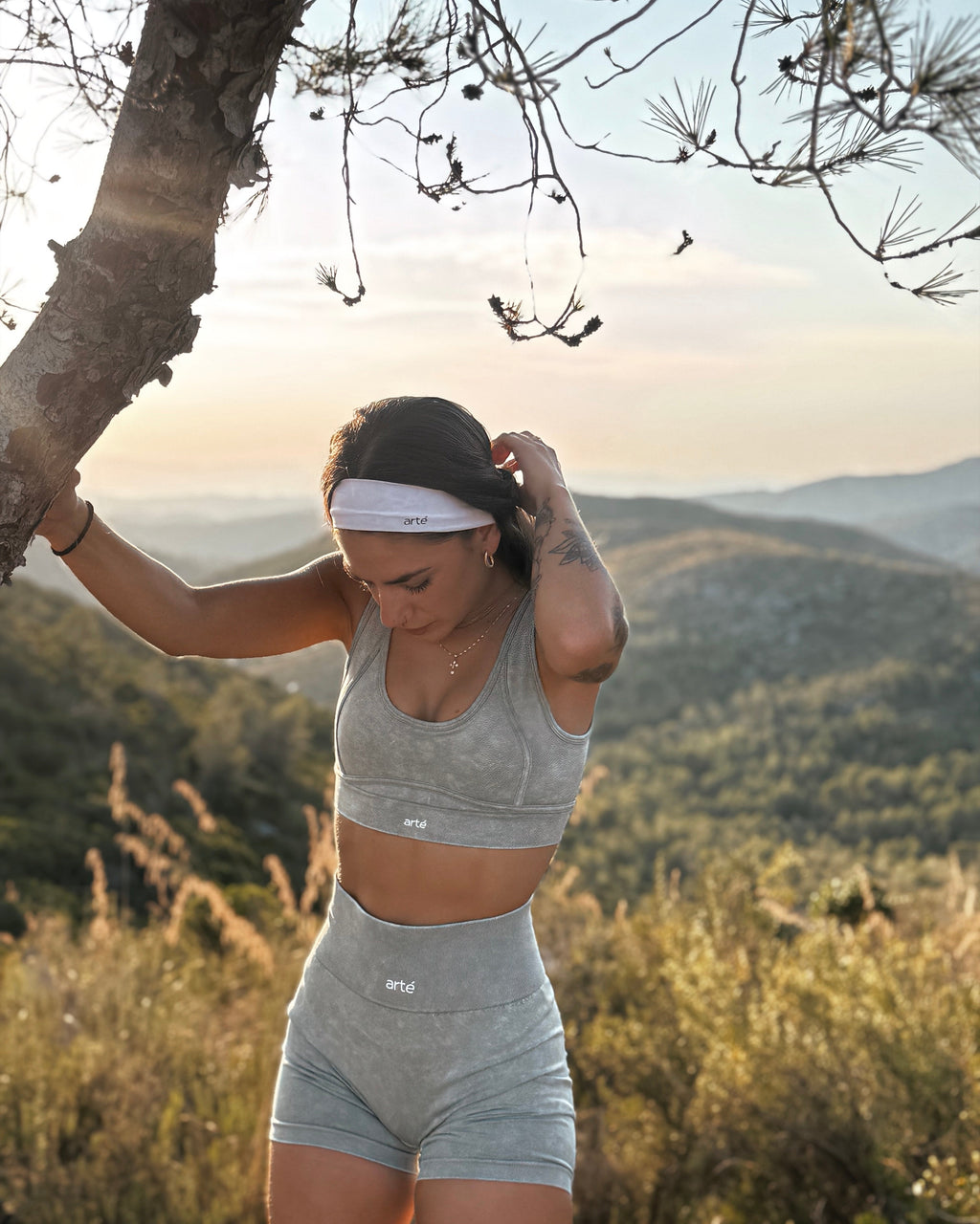 Conjunto Deportivo Verde – Top de Tirantes + Short Fruncido Push-Up