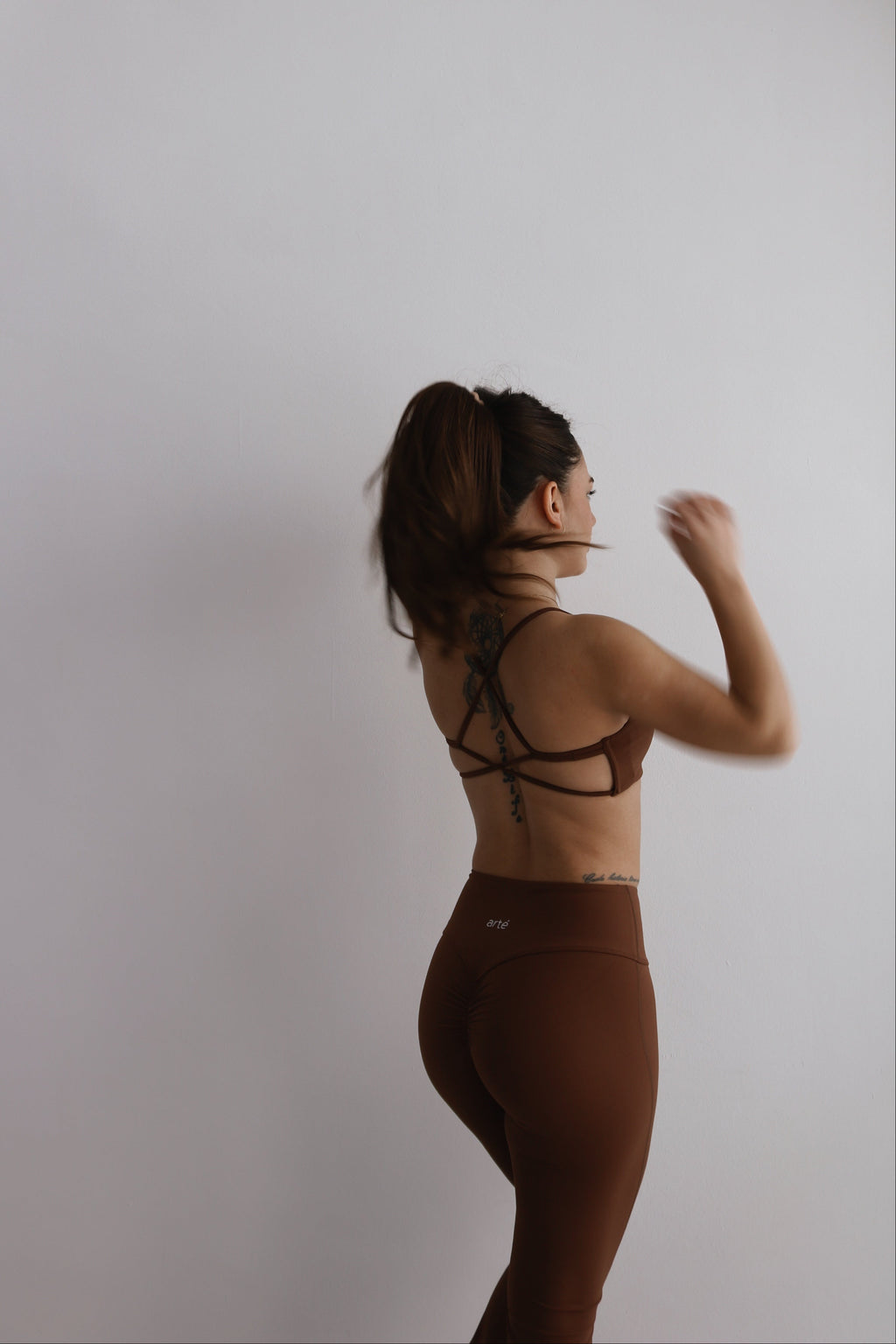 Top arté – Sujetador Deportivo con Tirantes Cruzados