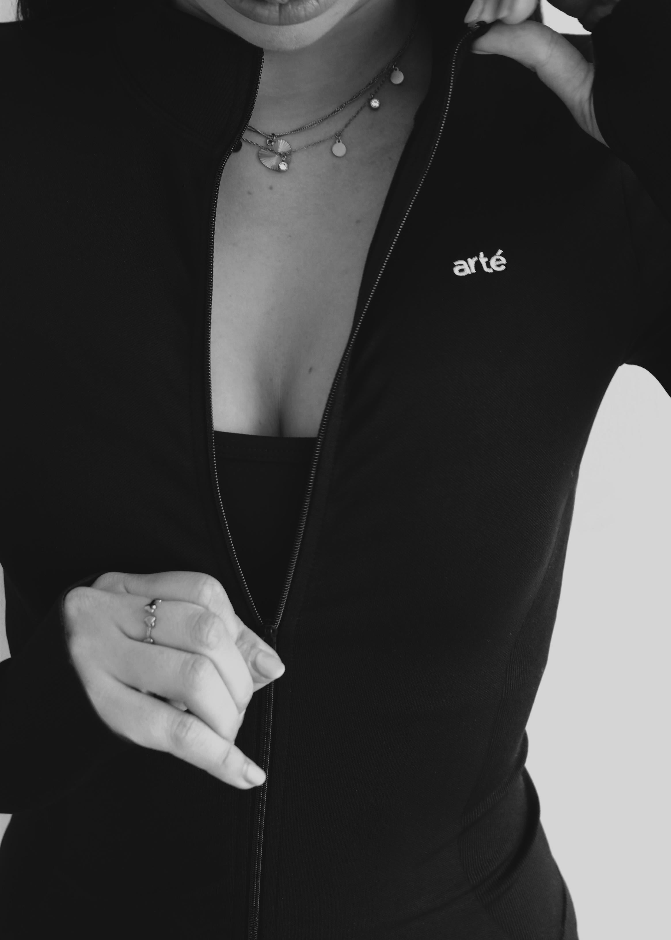 Chaqueta Negra Ajustada- arté